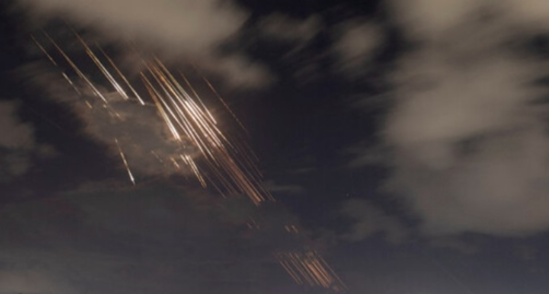 "انظروا إلى السماء عند منتصف الليل": رسائل غا